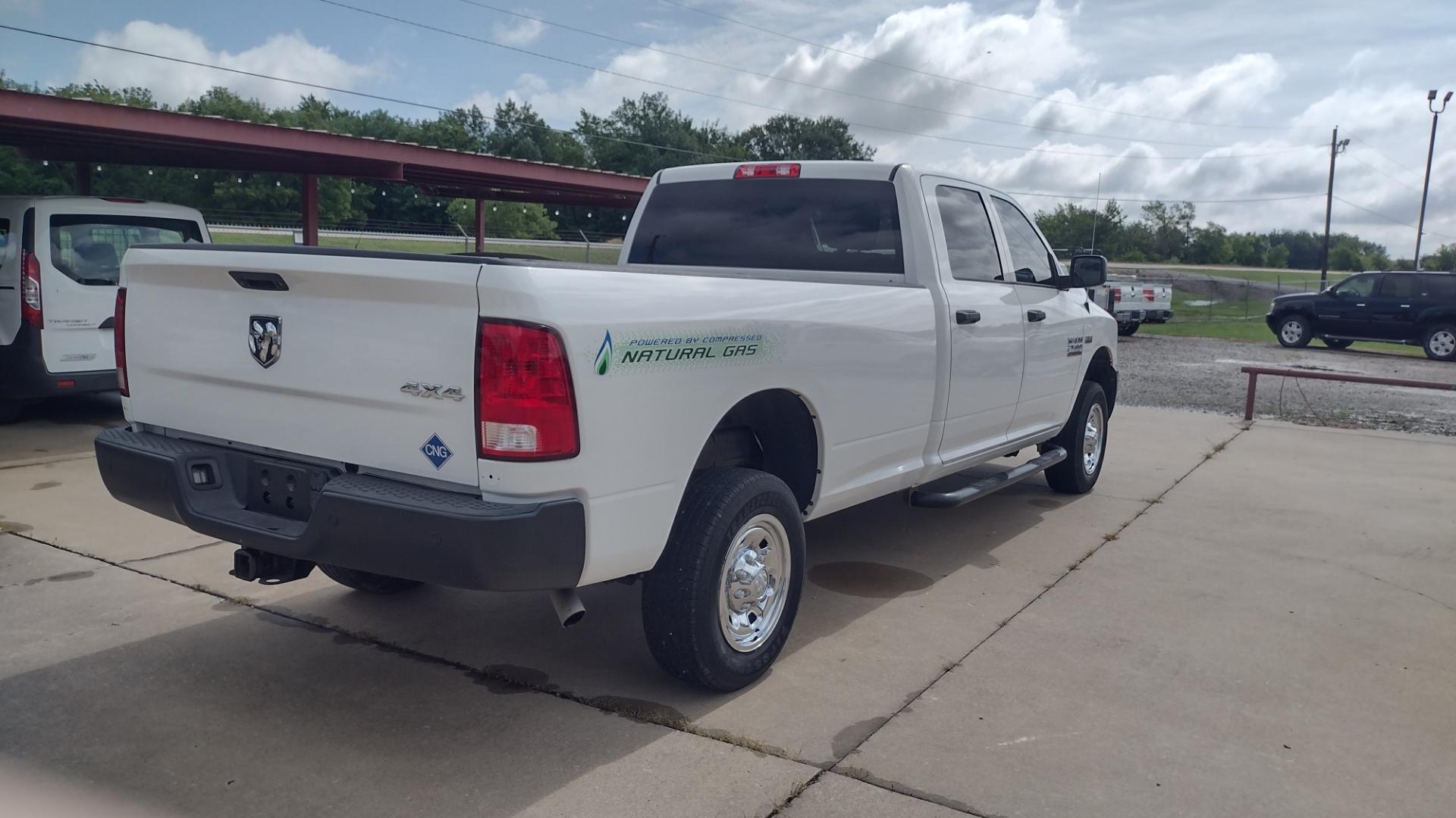 2017 White /Gray RAM 2500 TRADESMAN (3C6UR5H23HG) with an 5.7 engine, AUTOMATIC transmission, located at 17760 Hwy 62, Morris, OK, 74445, (918) 733-4887, 35.609104, -95.877060 - 2017 DODGE RAM 2500 HAS THE 5.7L ENGINE WITH A 8ft BED AND IS 4WD IT ALSO HAS TOW HOOKS. FEATURES POWER LOCKS, POWER WINDOWS, HAS AM/FM RADIO, AUXILLARY PORT, USB PORT, CRUISE CONTROL, MULTI-FUNCTION STEERING WHEEL CONTROLS, HAS 2 STORAGE COMPARTMENTS AND HAS A BACKUP CAMERA. EQUIPPED WITH A BI-FUE - Photo#2